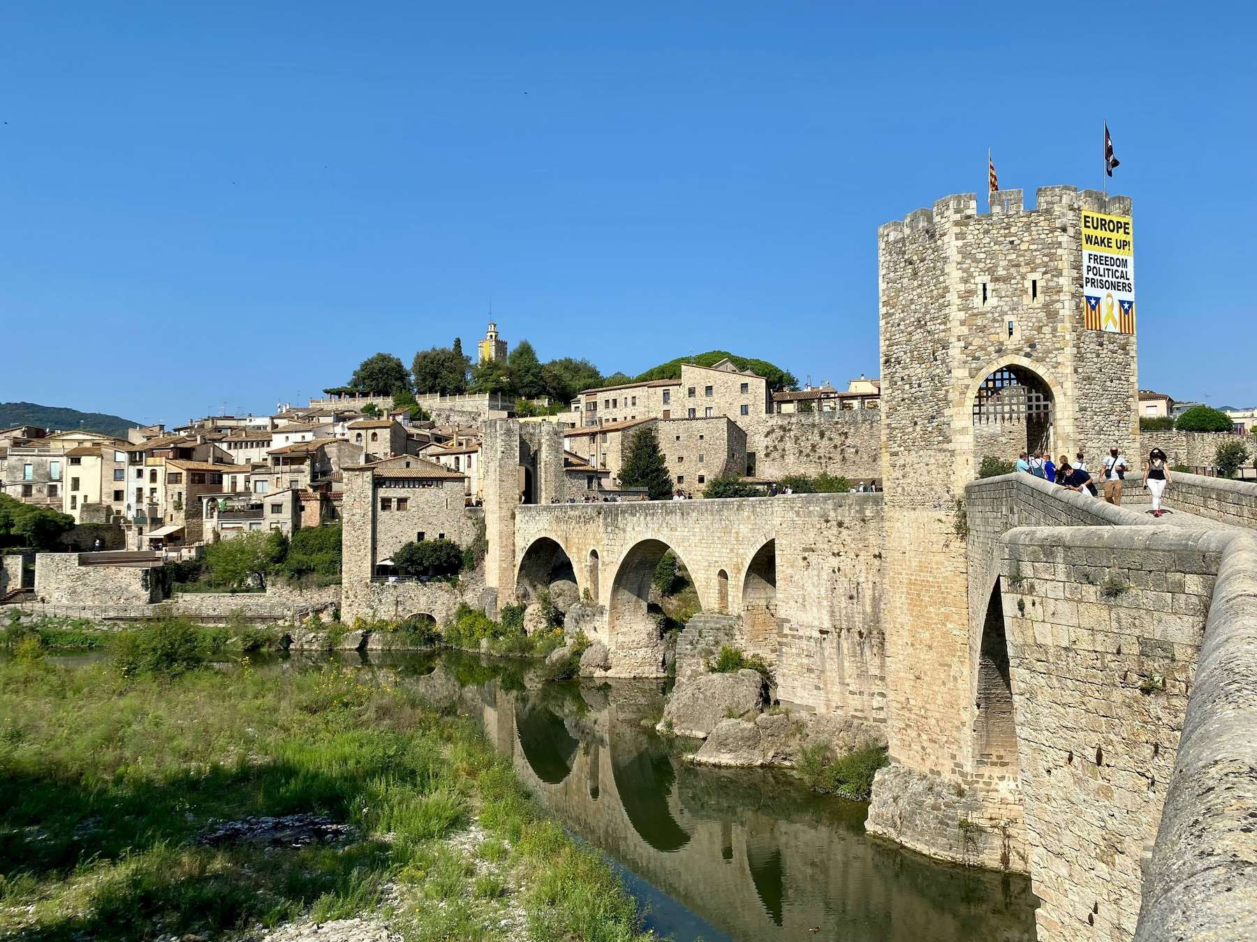 Pont medieval de Besalú, vila romànica de la Garrotxa