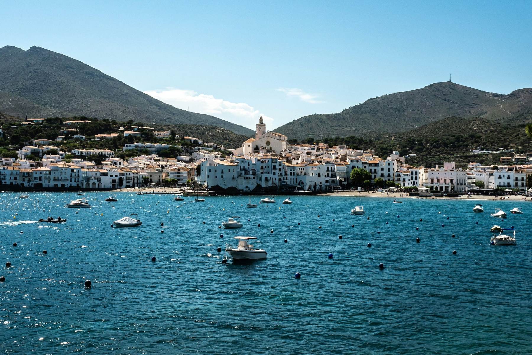 Cadaqués des del mar, Costa Brava, a 35 km d'Ordis